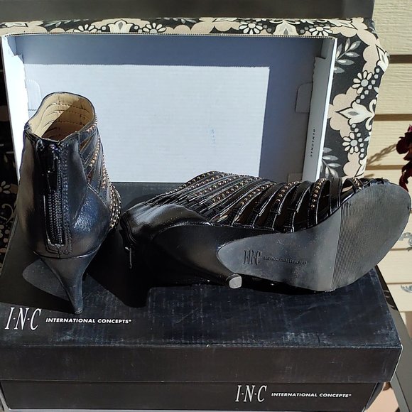 JUST REDUCED !!! INC Black Leather Strappy Open Toe Bootie Size 6.5 - Picture 2 of 2